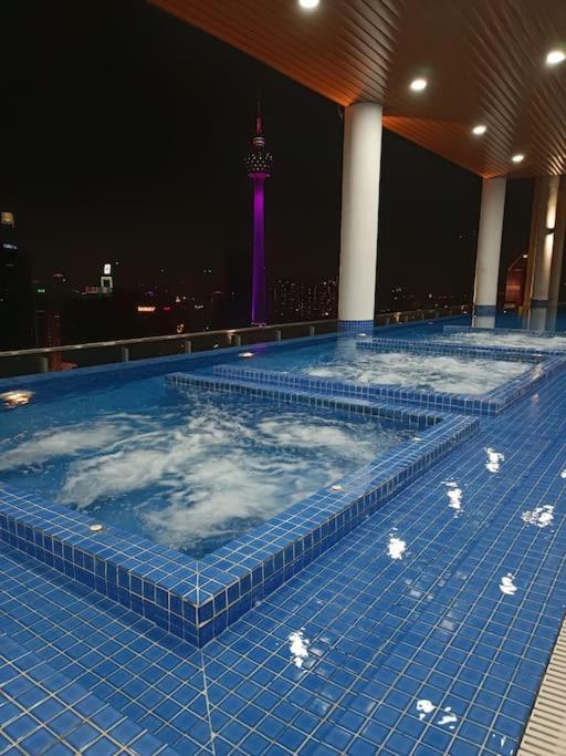 Col 25b Klcc Infinity Pool View Kuala Lumpur